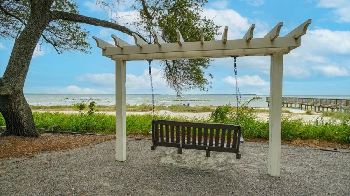 Walk To The Beach Waterfront Oasis Хилтон-Хед-Айленд Экстерьер фото